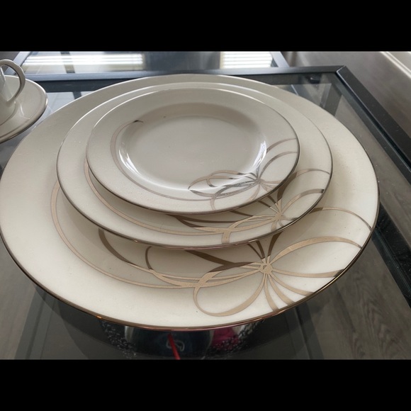 Kate spade belle boulevard 5 piece dining set - Picture 3 of 3